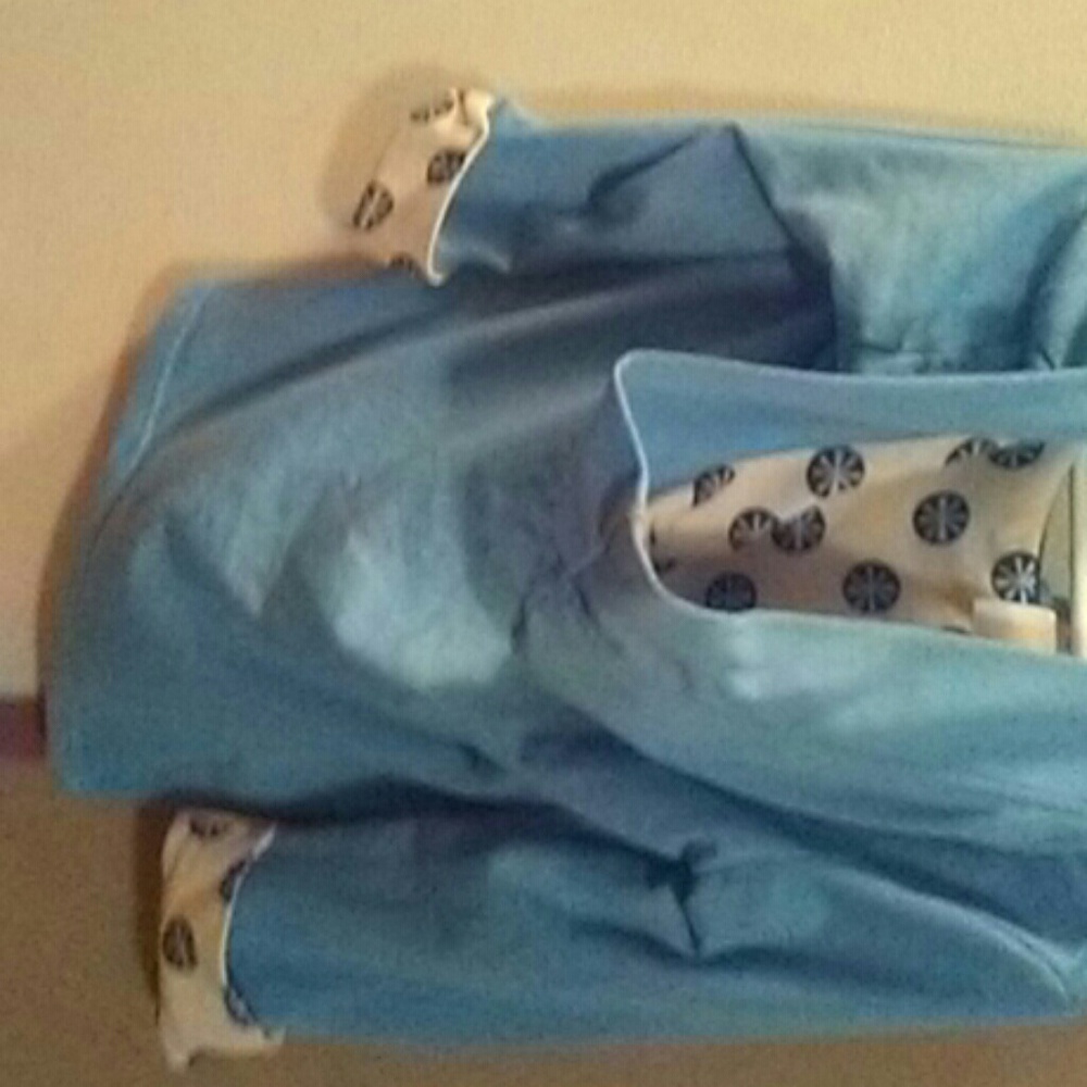 Robe - Picture 2 of 2